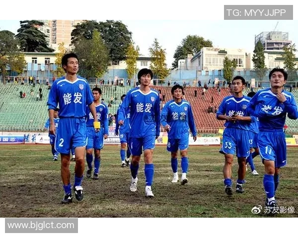 南京足球队边路渗透战术解析及其在比赛中的应用与效果分析 南京足球队边路渗透战术解析及其在比赛中的应用与效果分析