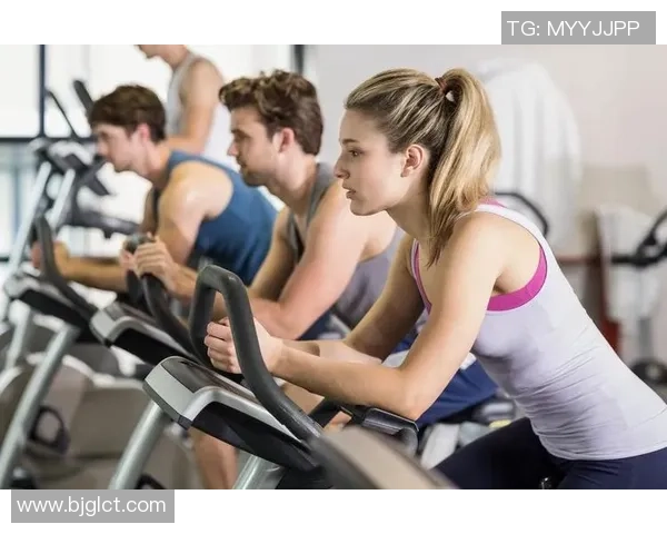 展现完美身材的足球腹肌照让你重新定义运动与美的结合