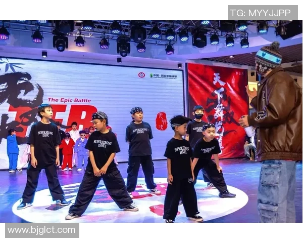 赛后分析:西安街舞队与成都街舞队在灵活性上的精彩对决与表现对比 赛后分析:西安街舞队与成都街舞队在灵活性上的精彩对决与表现对比