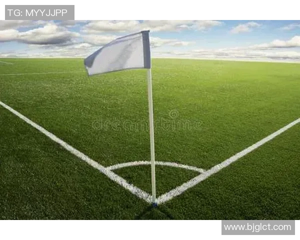 足球暂停旗的意义与作用探讨及其在比赛中的应用分析 足球暂停旗的意义与作用探讨及其在比赛中的应用分析